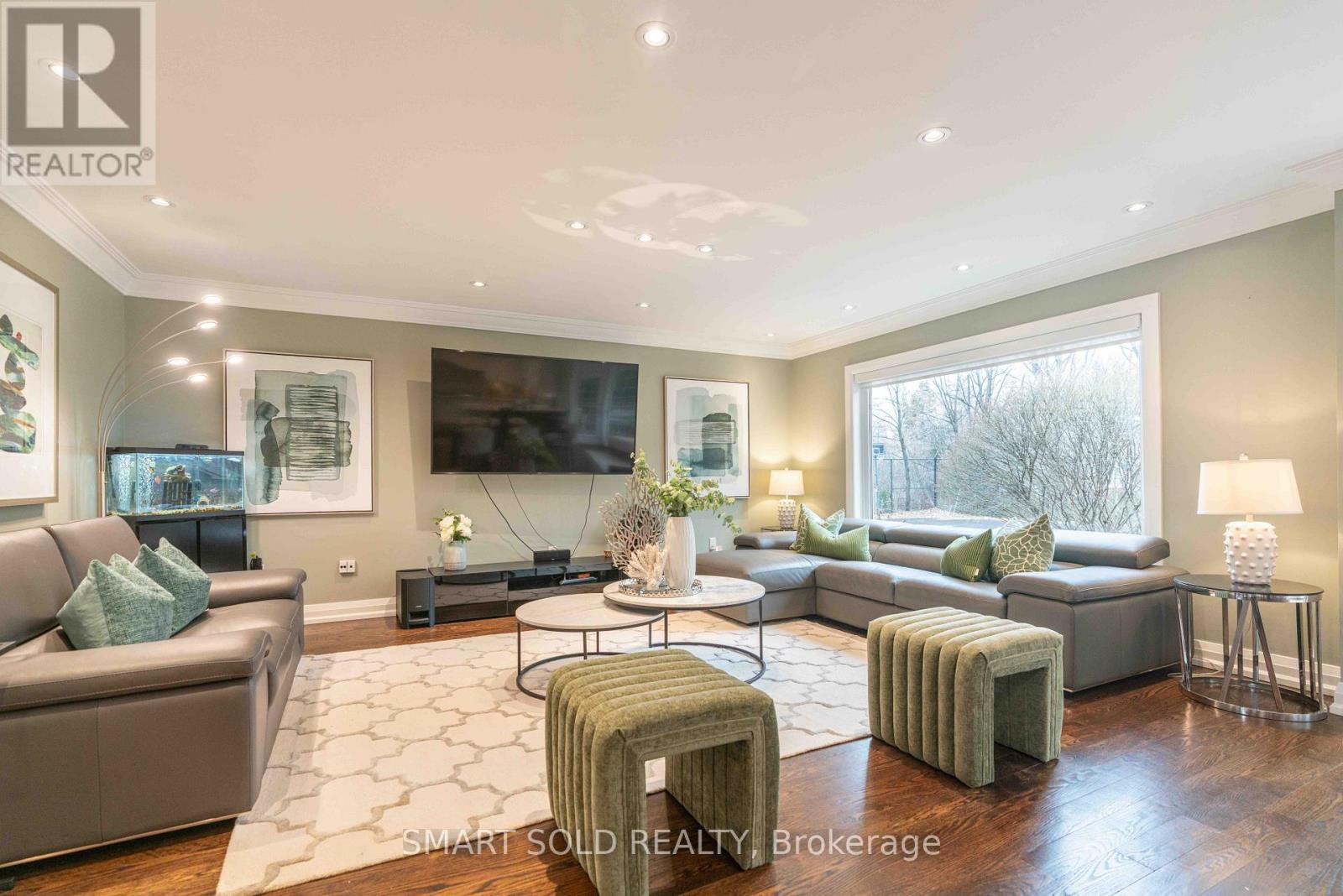 107 Arnold Avenue, Vaughan, ON - Indoor Photo Showing Living Room