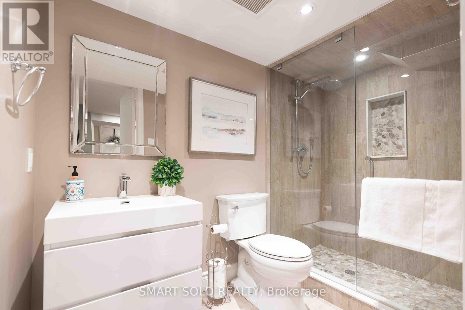107 Arnold Avenue, Vaughan, ON - Indoor Photo Showing Bathroom