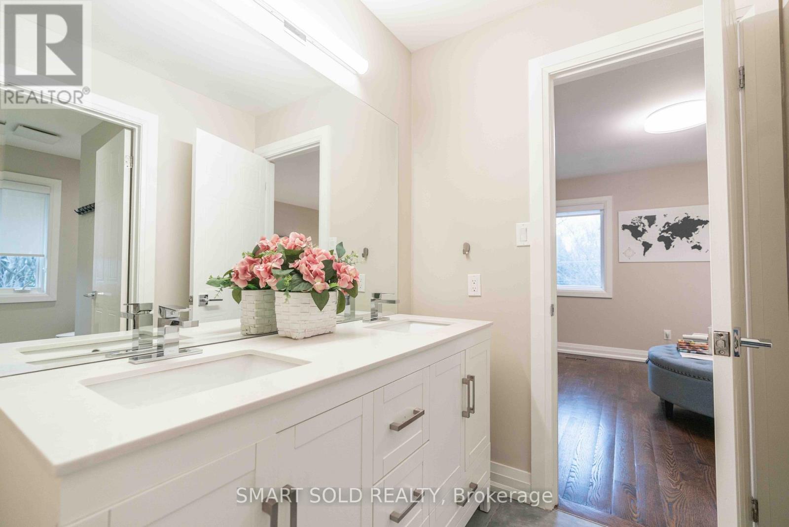 107 Arnold Avenue, Vaughan, ON - Indoor Photo Showing Bathroom