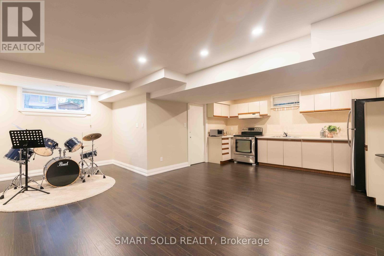 107 Arnold Avenue, Vaughan, ON - Indoor