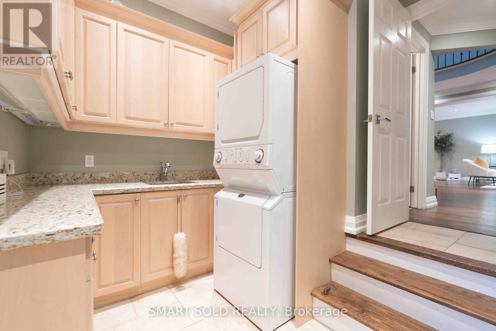 107 Arnold Avenue, Vaughan, ON - Indoor Photo Showing Laundry Room