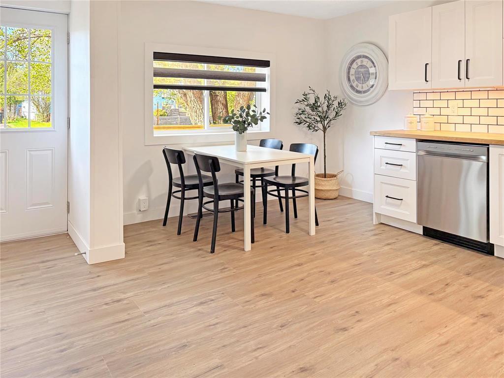 367 5Th Avenue, Rivers, MB - Indoor Photo Showing Dining Room