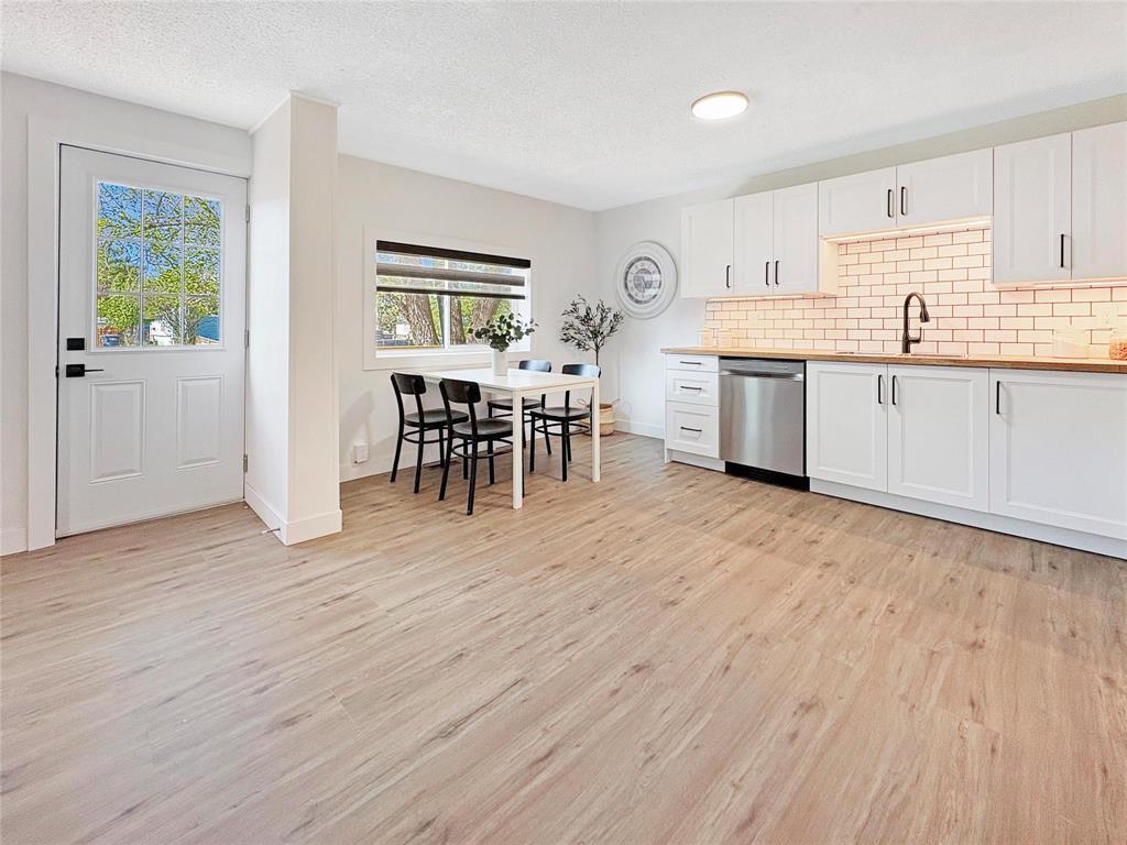 367 5Th Avenue, Rivers, MB - Indoor Photo Showing Kitchen