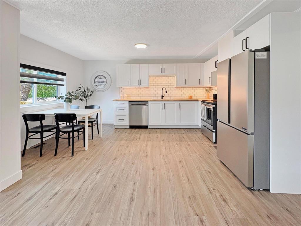 367 5Th Avenue, Rivers, MB - Indoor Photo Showing Kitchen With Stainless Steel Kitchen