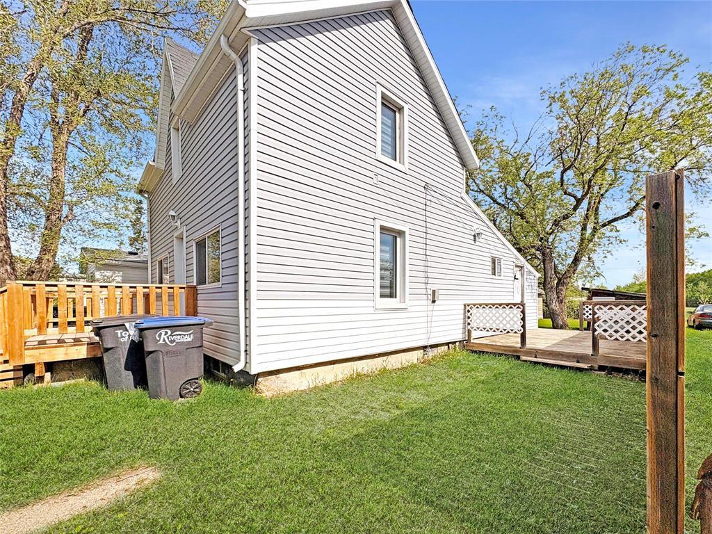 367 5Th Avenue, Rivers, MB - Outdoor