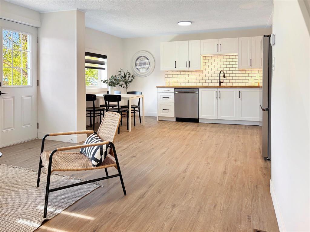367 5Th Avenue, Rivers, MB - Indoor Photo Showing Kitchen