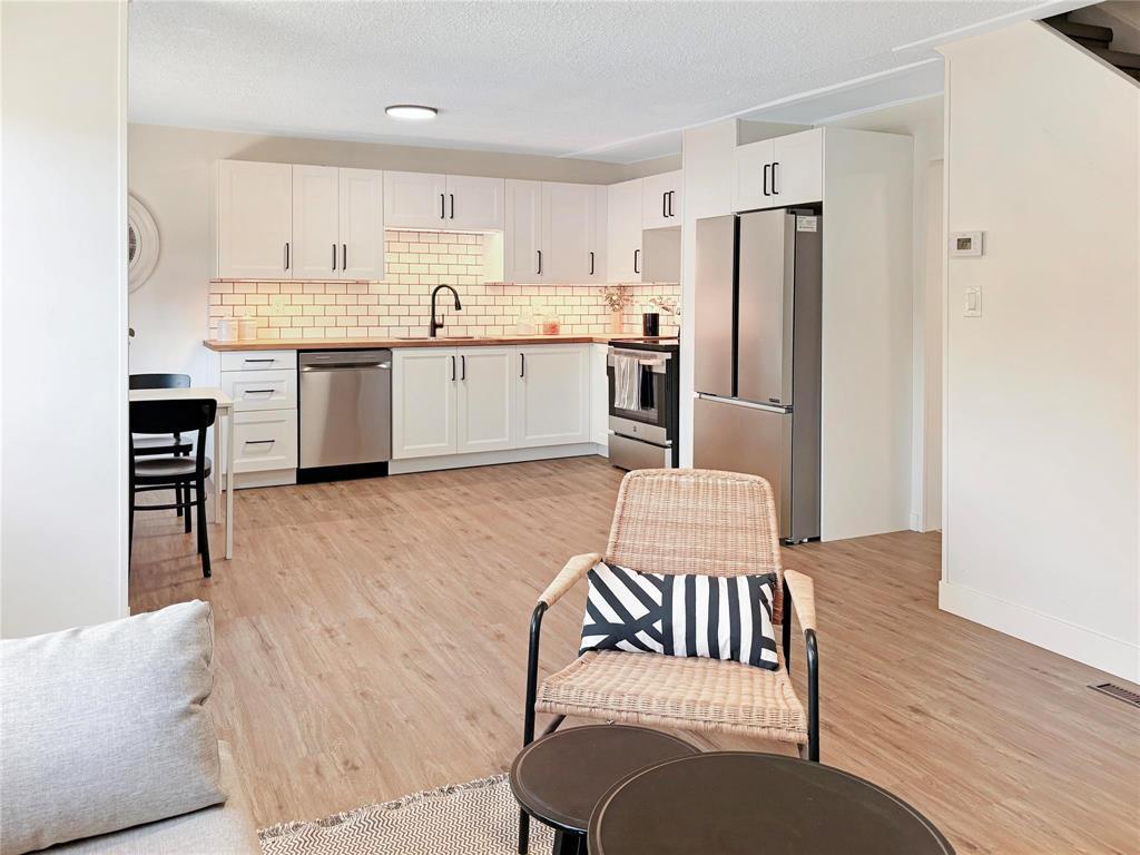 367 5Th Avenue, Rivers, MB - Indoor Photo Showing Kitchen With Stainless Steel Kitchen
