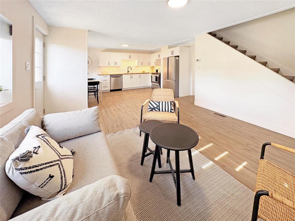 367 5Th Avenue, Rivers, MB - Indoor