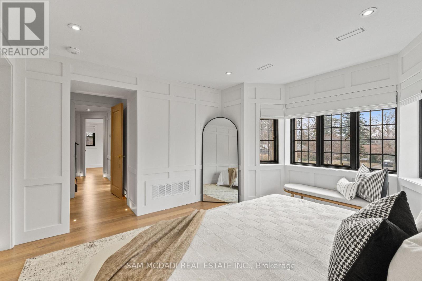977 Unsworth Avenue, Burlington, ON - Indoor Photo Showing Bedroom