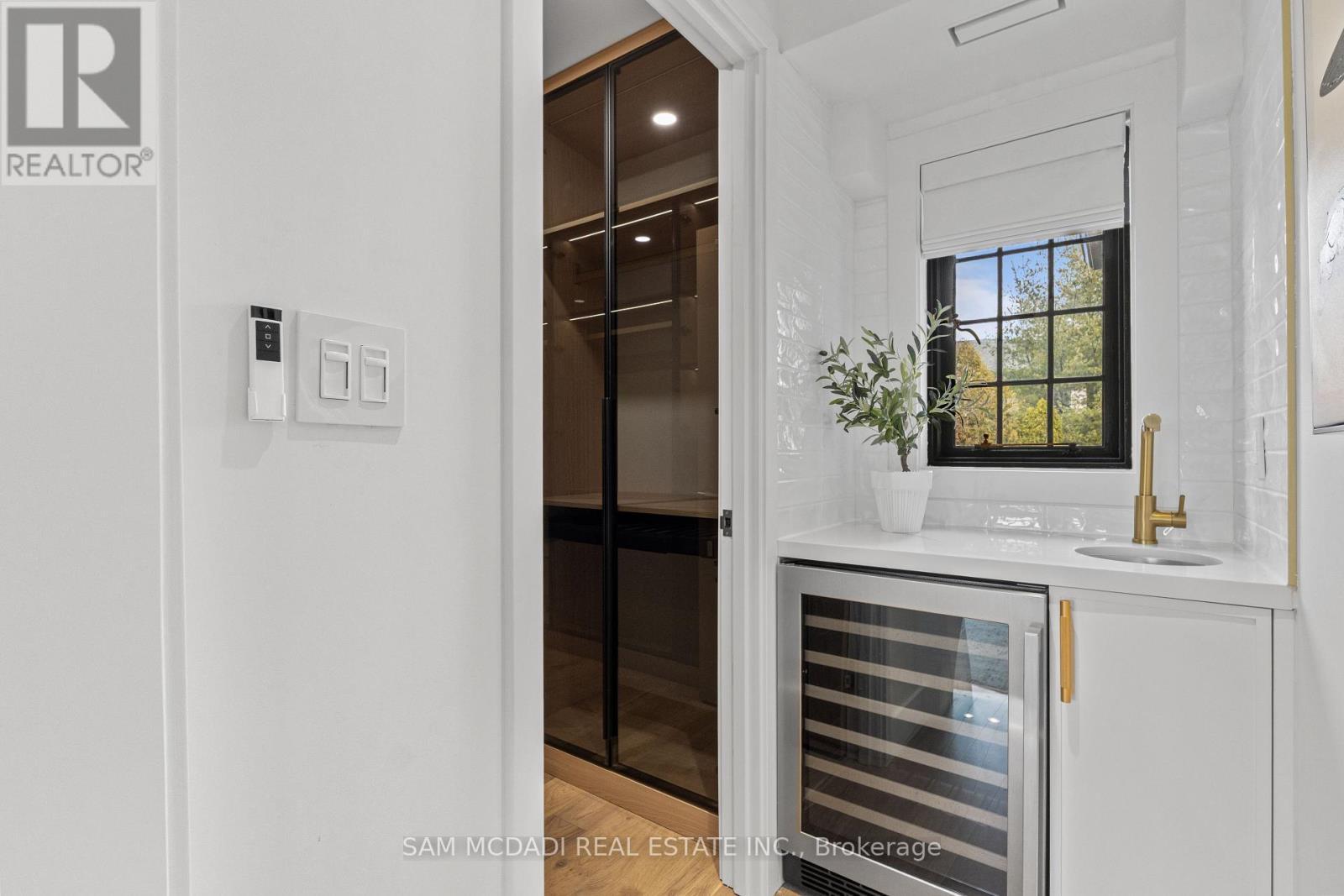 977 Unsworth Avenue, Burlington, ON - Indoor Photo Showing Other Room