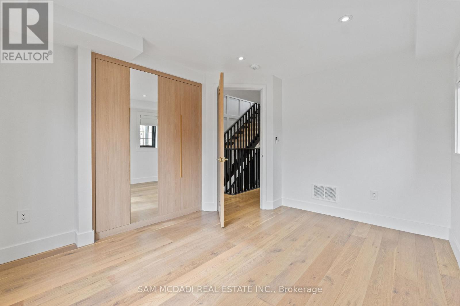 977 Unsworth Avenue, Burlington, ON - Indoor Photo Showing Other Room