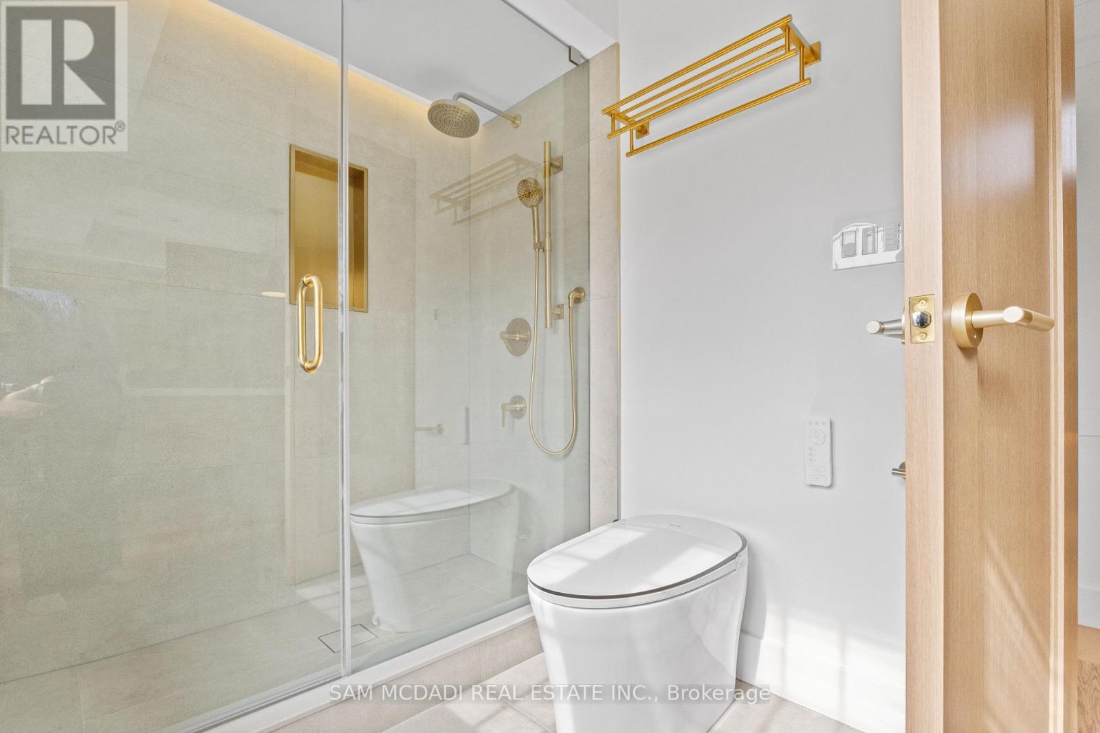 977 Unsworth Avenue, Burlington, ON - Indoor Photo Showing Bathroom