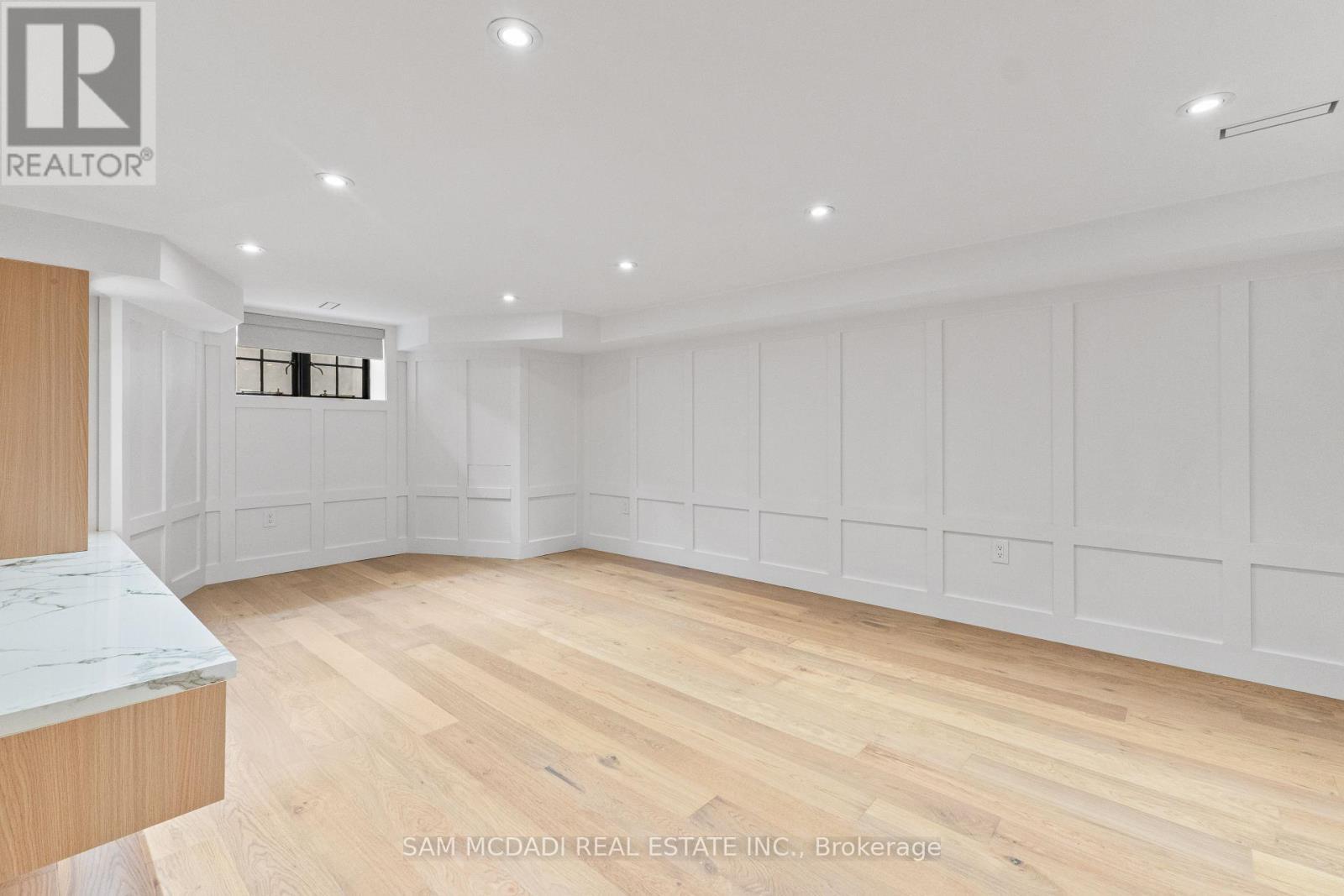 977 Unsworth Avenue, Burlington, ON - Indoor Photo Showing Other Room