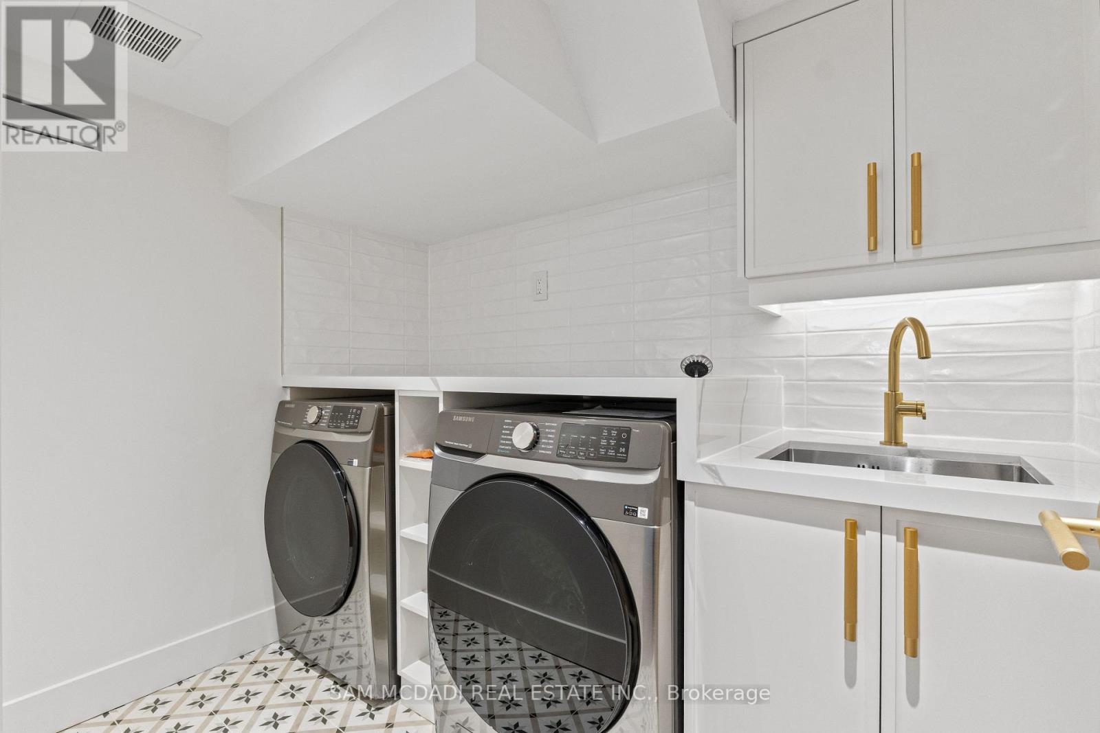977 Unsworth Avenue, Burlington, ON - Indoor Photo Showing Laundry Room