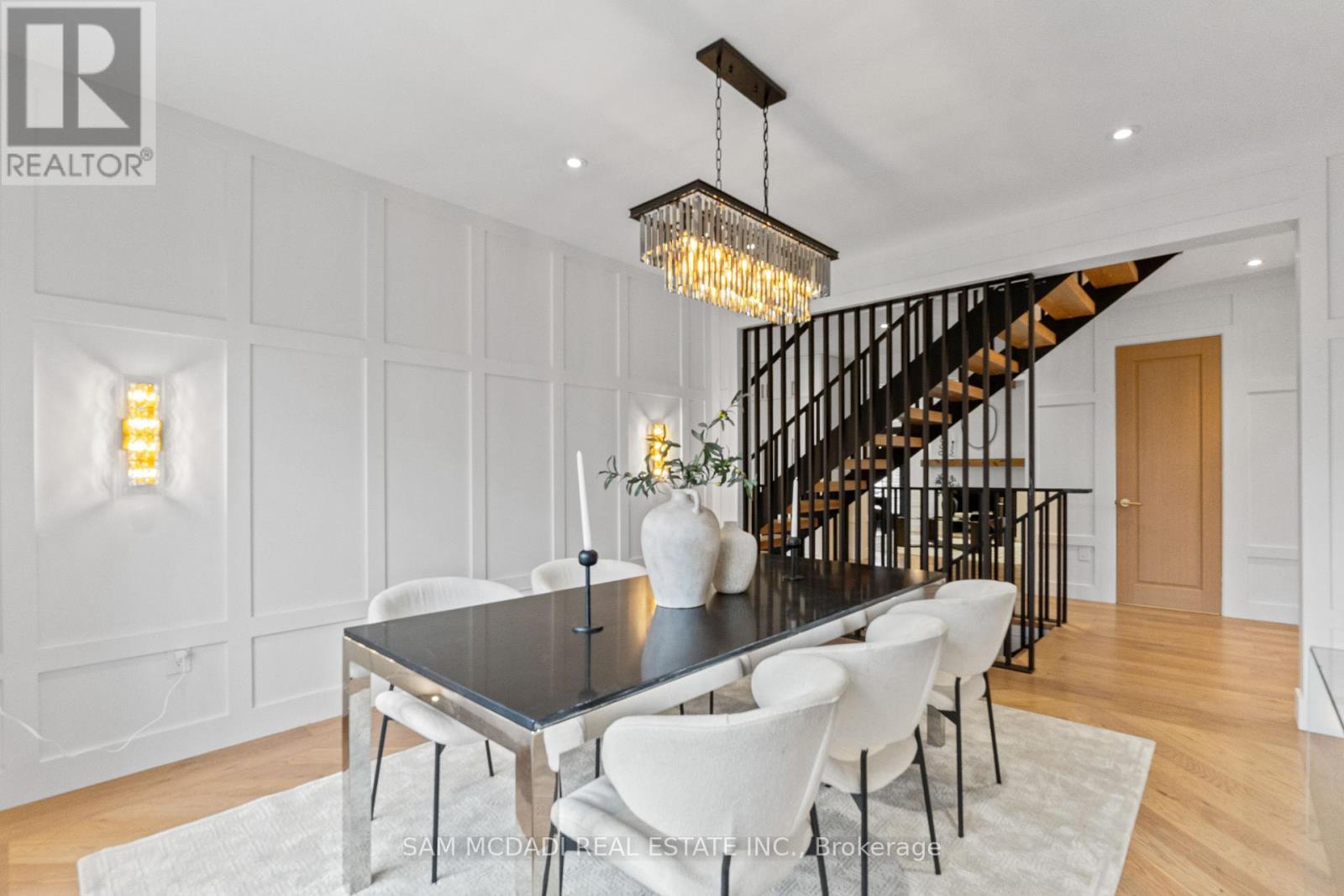 977 Unsworth Avenue, Burlington, ON - Indoor Photo Showing Dining Room