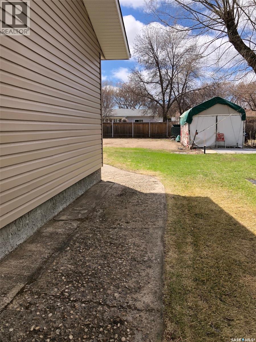 727 4Th Street, Canora, SK - Outdoor