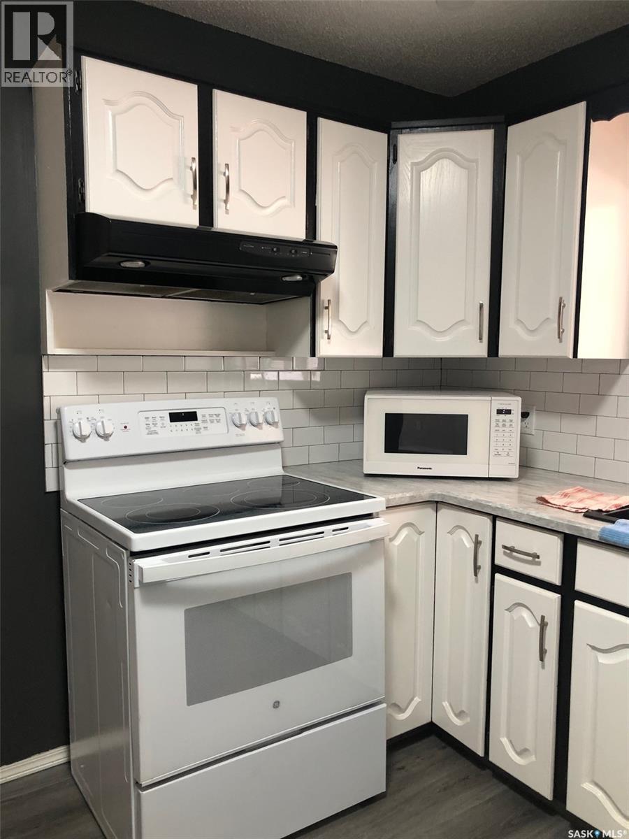 727 4Th Street, Canora, SK - Indoor Photo Showing Kitchen