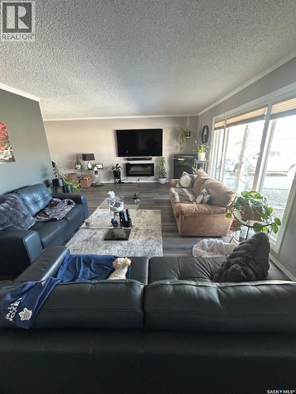 727 4Th Street, Canora, SK - Indoor Photo Showing Living Room