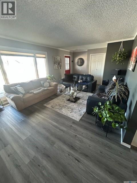 727 4Th Street, Canora, SK - Indoor Photo Showing Living Room