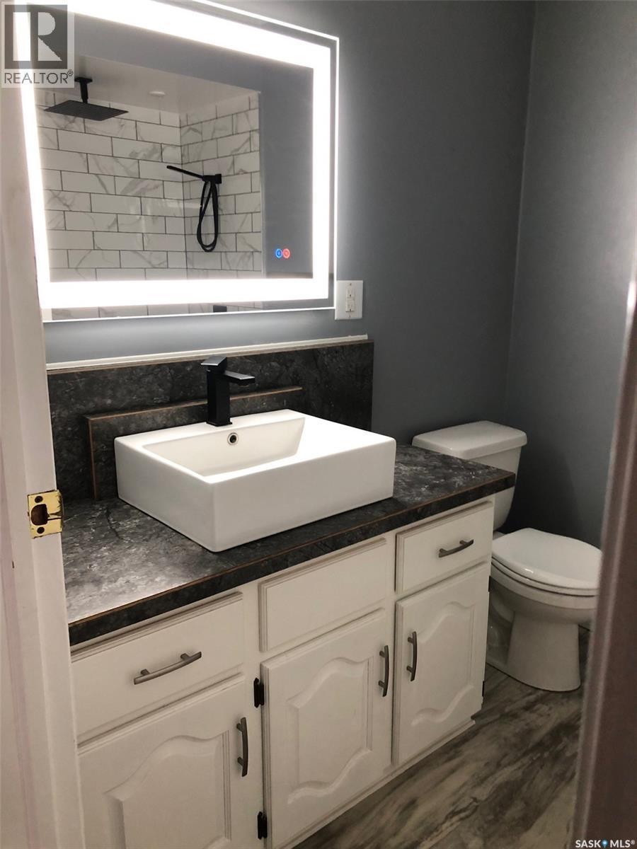727 4Th Street, Canora, SK - Indoor Photo Showing Bathroom