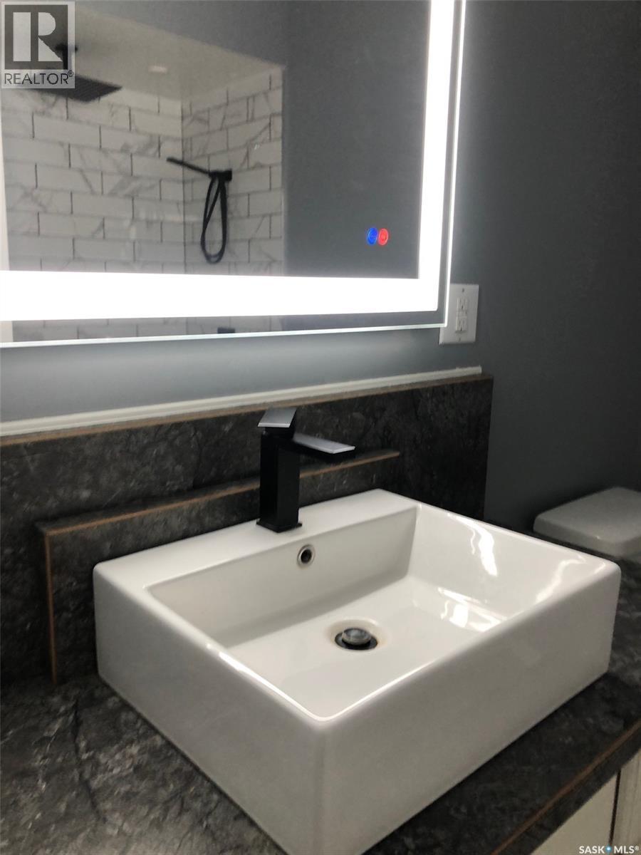 727 4Th Street, Canora, SK - Indoor Photo Showing Bathroom