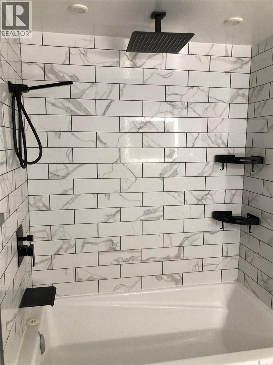727 4Th Street, Canora, SK - Indoor Photo Showing Bathroom
