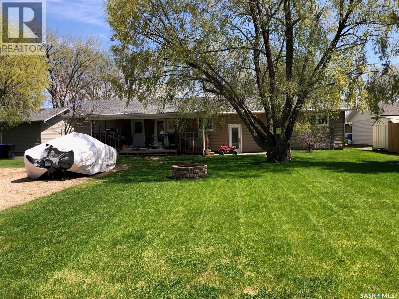 727 4Th Street, Canora, SK - Outdoor