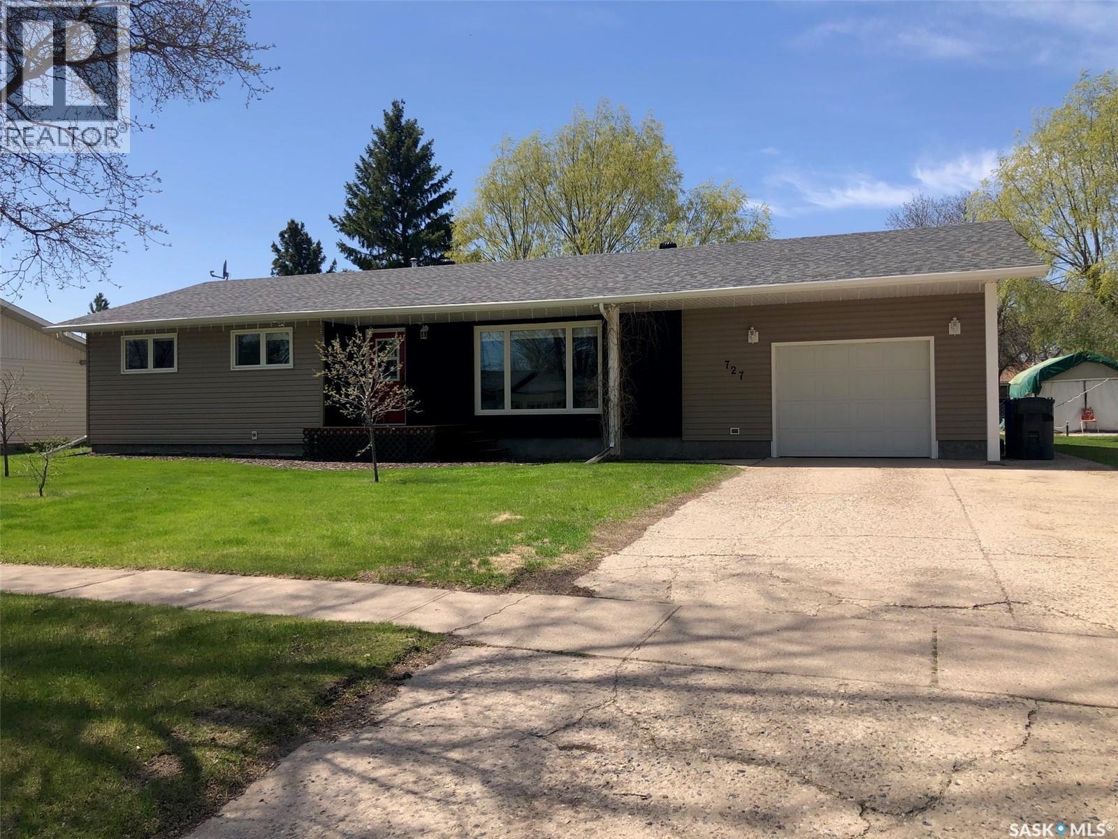 727 4Th Street, Canora, SK - Outdoor
