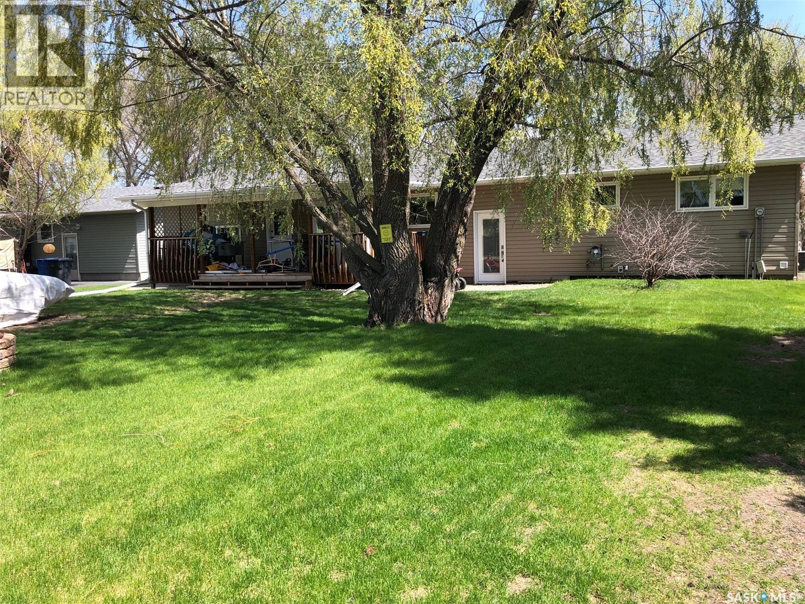 727 4Th Street, Canora, SK - Outdoor