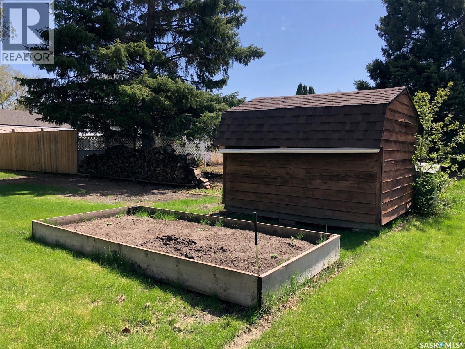 727 4Th Street, Canora, SK - Outdoor