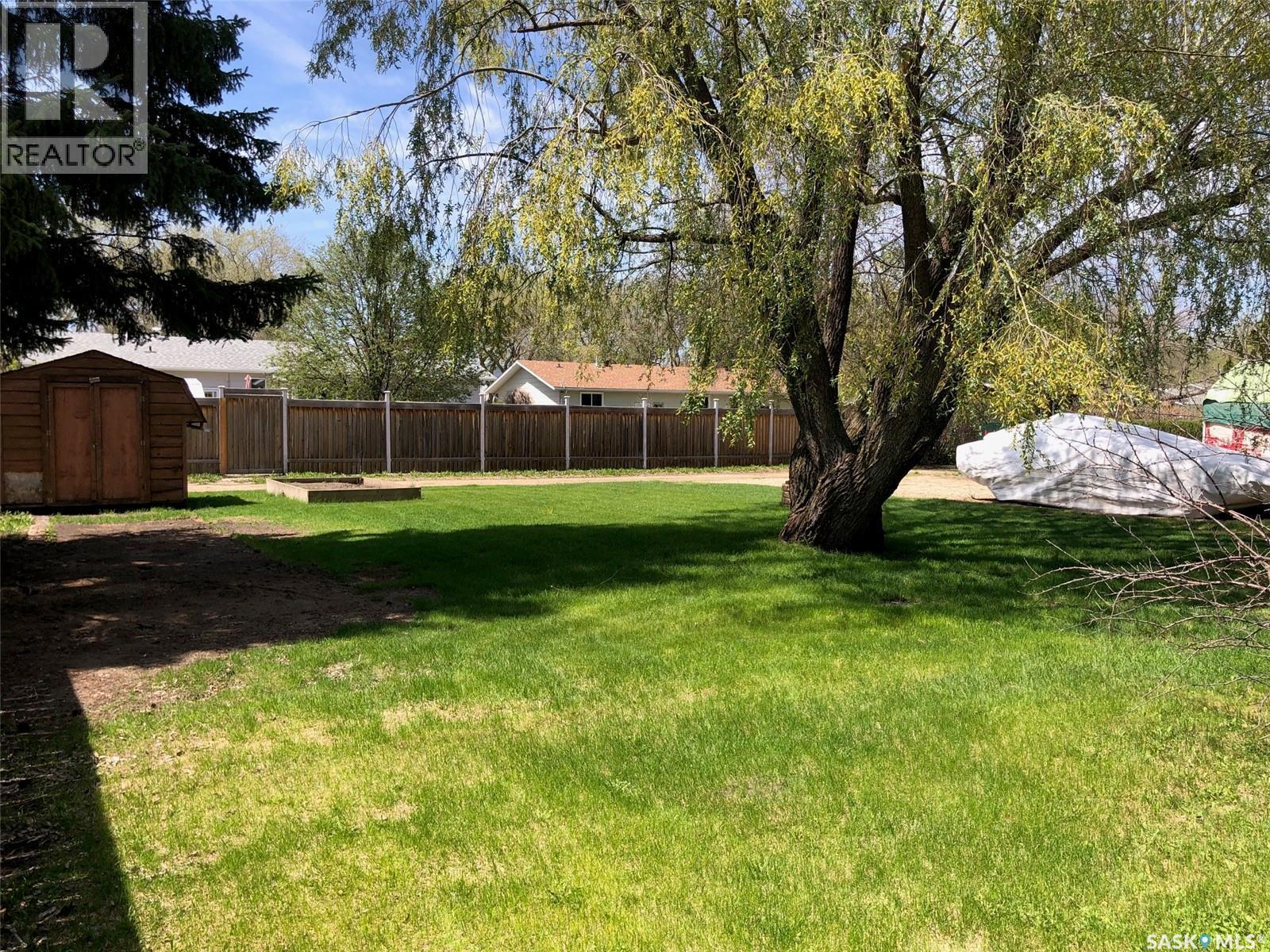 727 4Th Street, Canora, SK - Outdoor