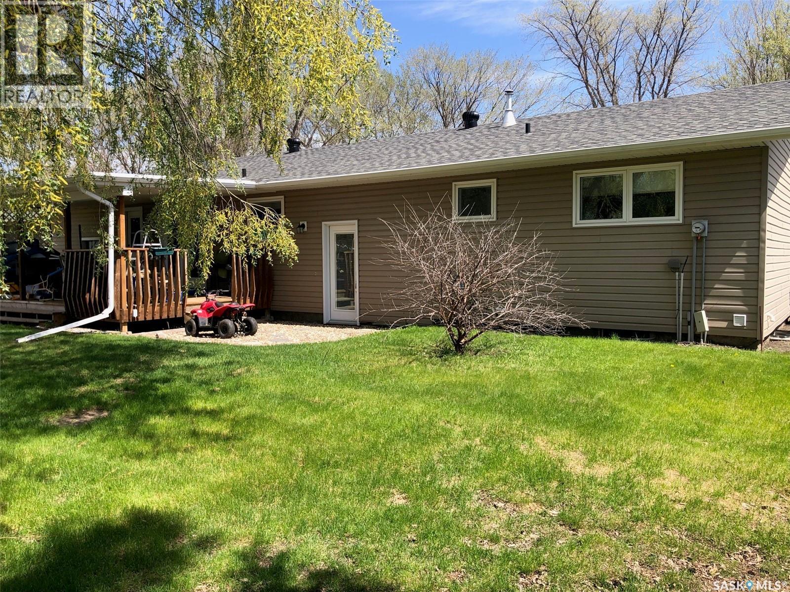 727 4Th Street, Canora, SK - Outdoor
