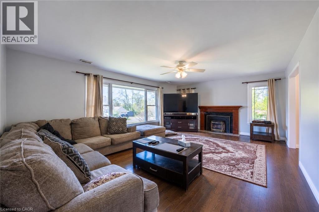 6 Dedrick Road, Port Rowan, ON - Indoor Photo Showing Living Room With Fireplace