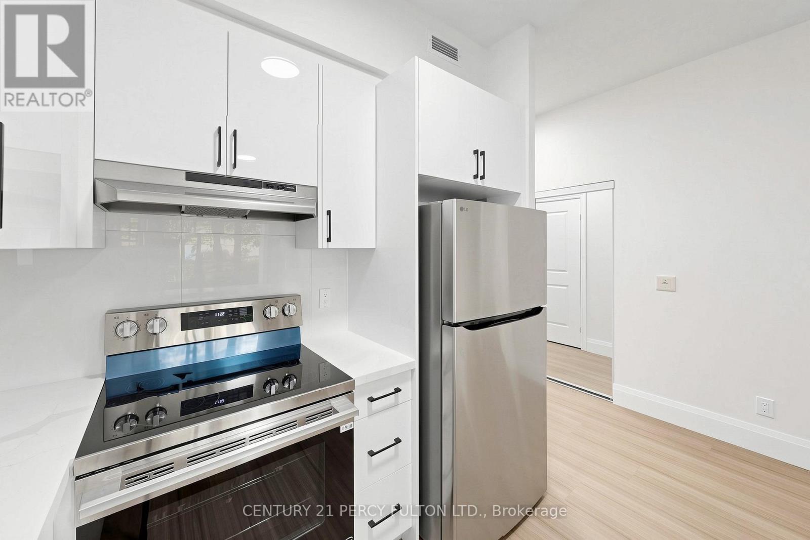 102 - 57 Upper Duke Crescent, Markham, ON - Indoor Photo Showing Kitchen