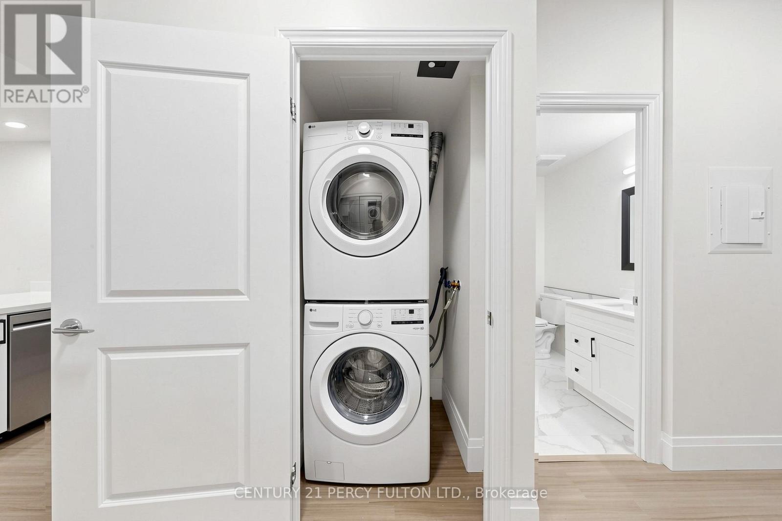 102 - 57 Upper Duke Crescent, Markham, ON - Indoor Photo Showing Laundry Room
