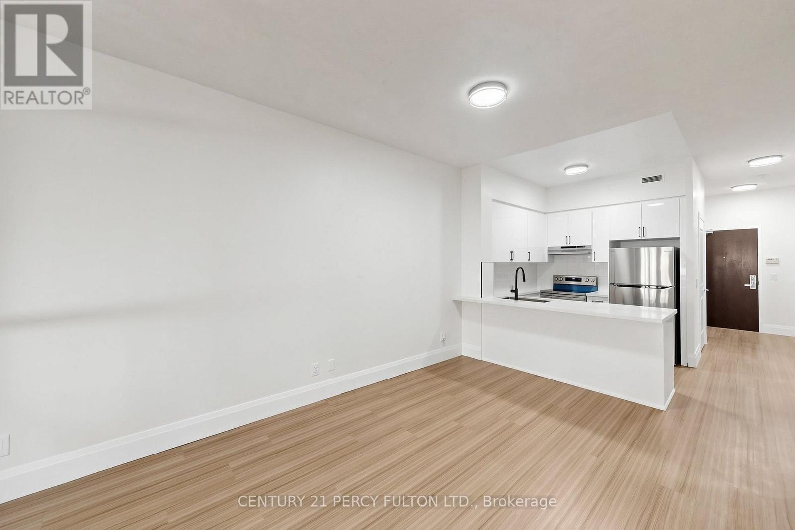 102 - 57 Upper Duke Crescent, Markham, ON - Indoor Photo Showing Kitchen