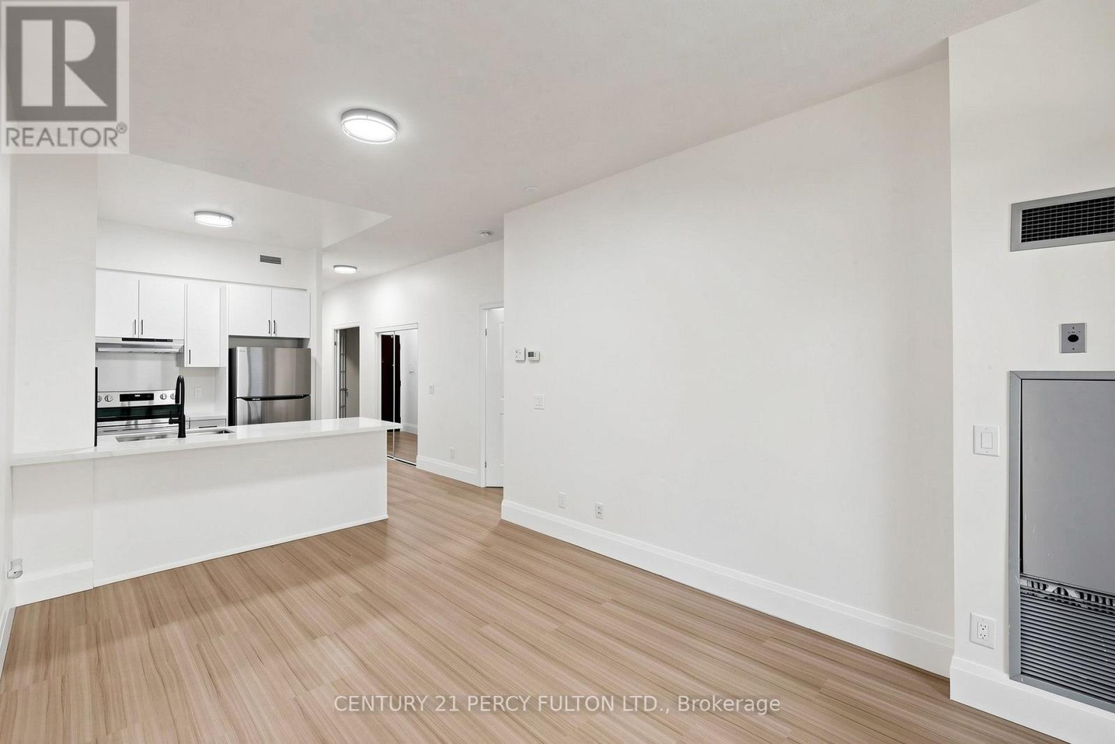 102 - 57 Upper Duke Crescent, Markham, ON - Indoor Photo Showing Kitchen