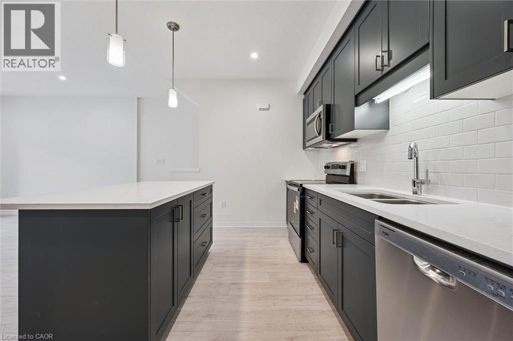 525 Erinbrook Drive Unit# C052, Kitchener, ON - Indoor Photo Showing Kitchen With Double Sink With Upgraded Kitchen