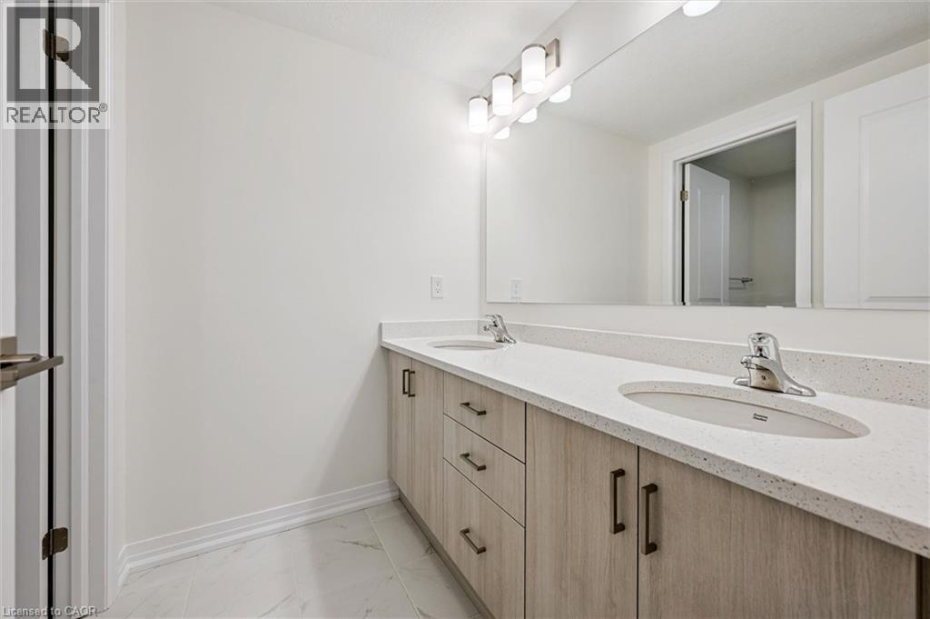 525 Erinbrook Drive Unit# C052, Kitchener, ON - Indoor Photo Showing Bathroom