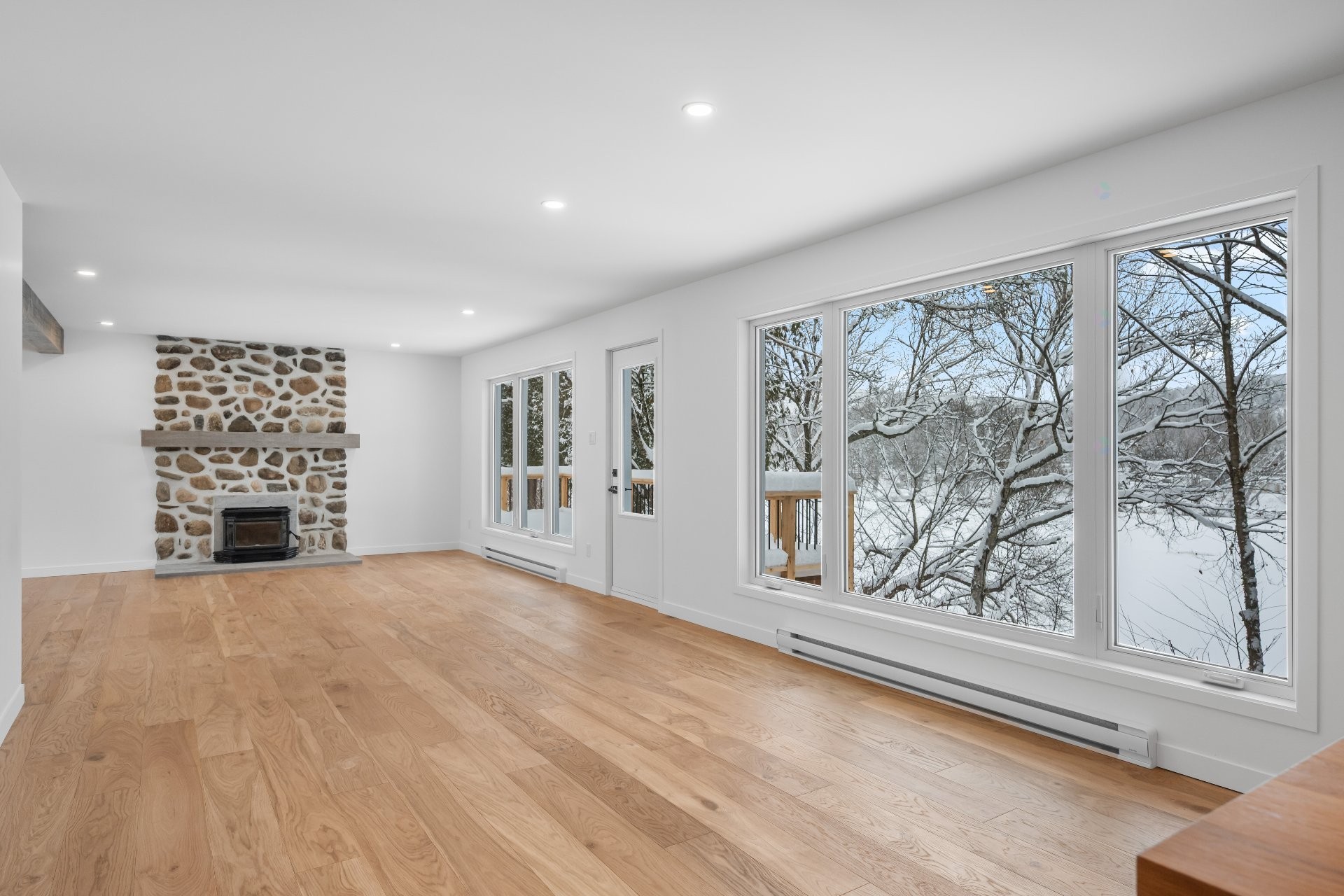 Dining Room - 160 Rue L'Allier, Labelle, QC - Indoor Photo Showing Living Room With Fireplace