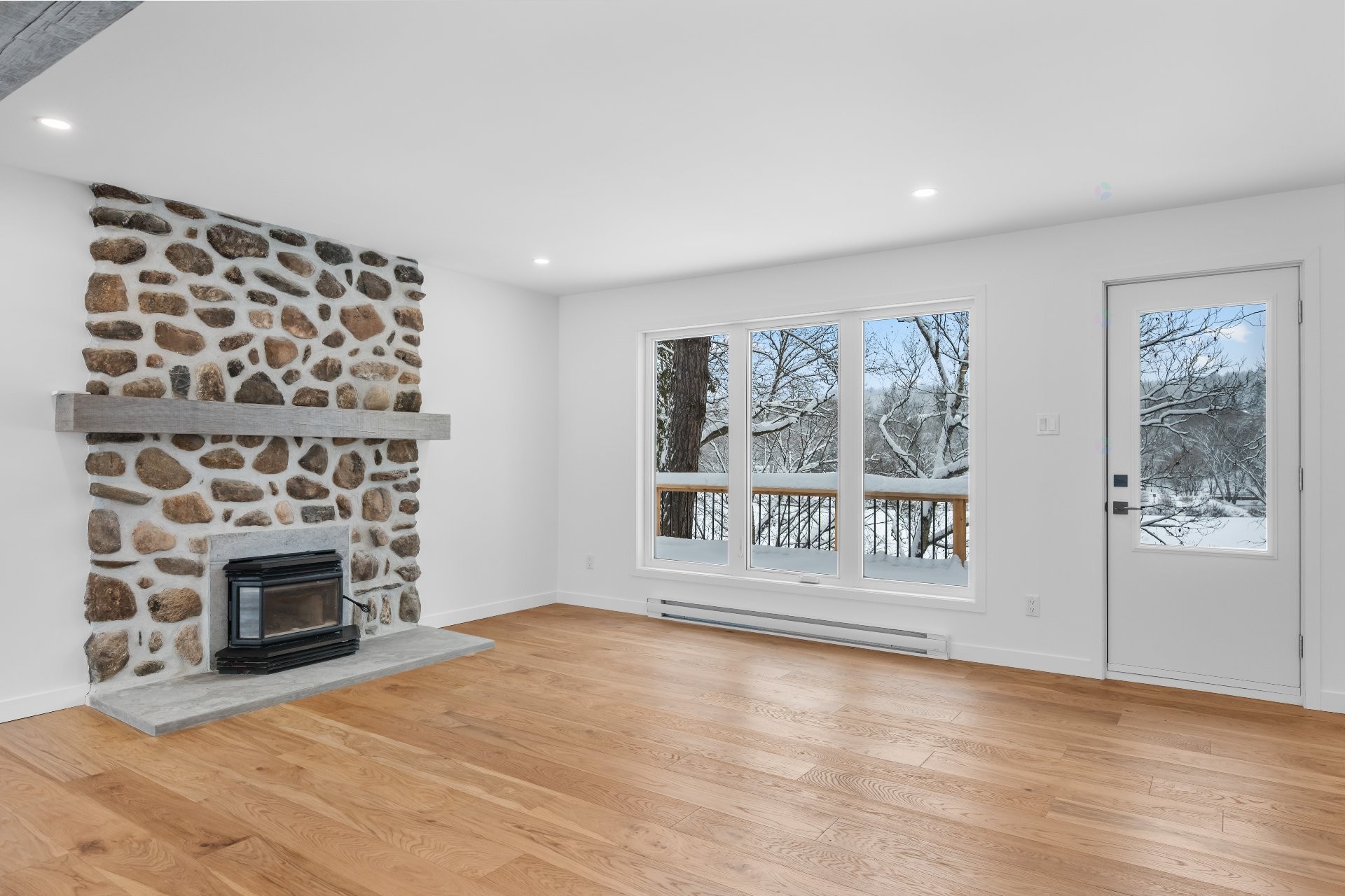 Dining Room - 160 Rue L'Allier, Labelle, QC - Indoor Photo Showing Living Room With Fireplace