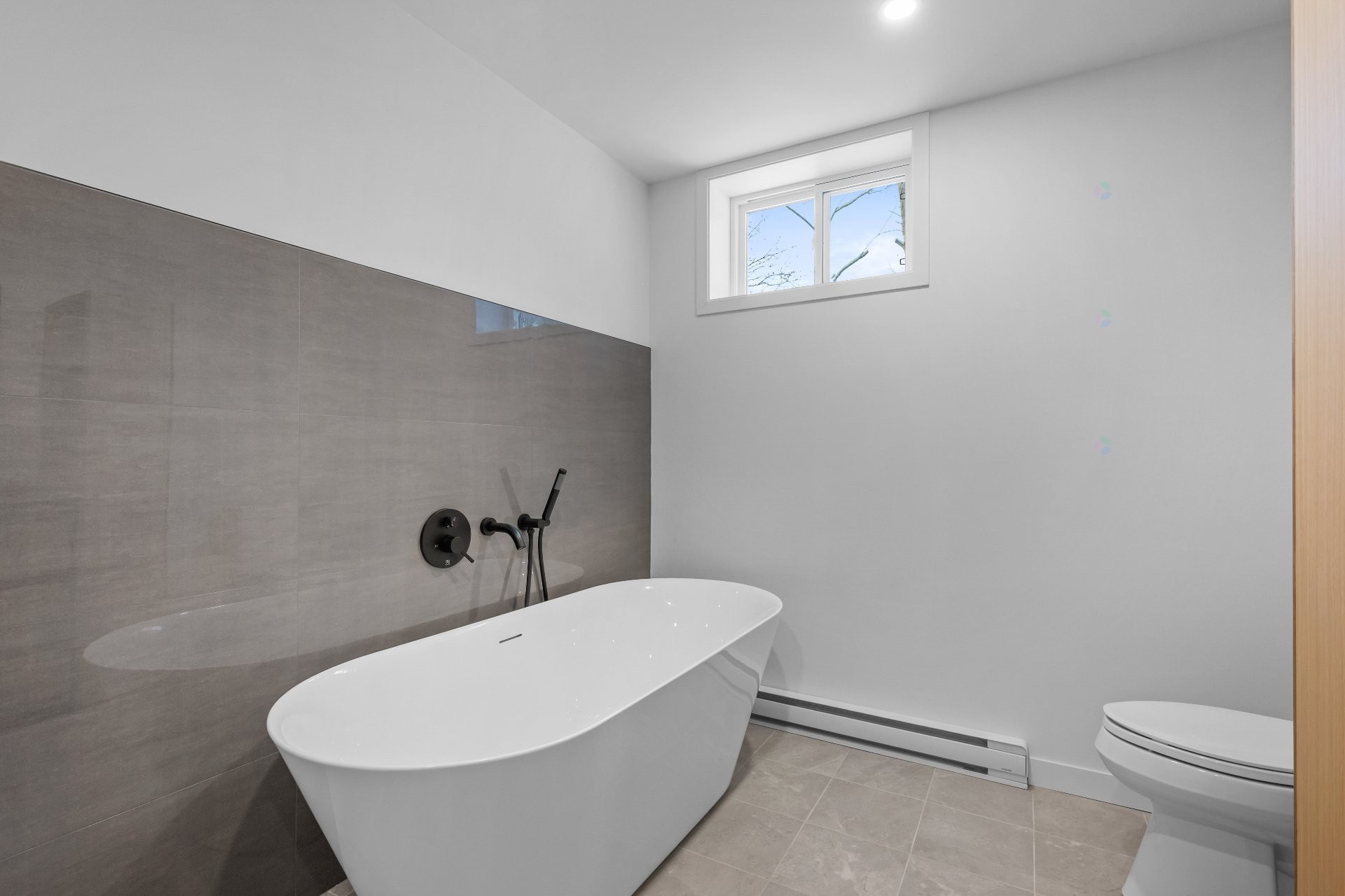 Bathroom - 160 Rue L'Allier, Labelle, QC - Indoor Photo Showing Bathroom