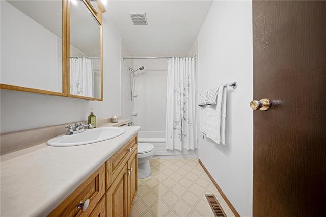 11 Arbor Grv, Winnipeg, MB