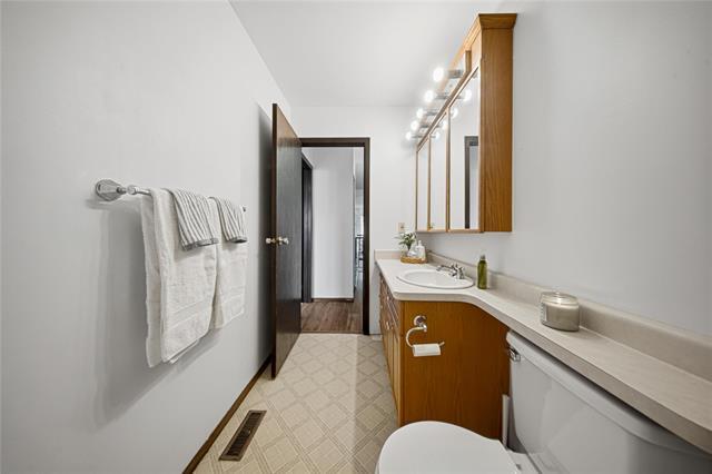 11 Arbor Grv, Winnipeg, MB