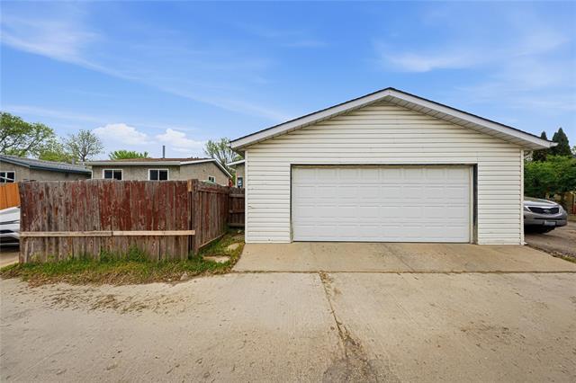 11 Arbor Grv, Winnipeg, MB