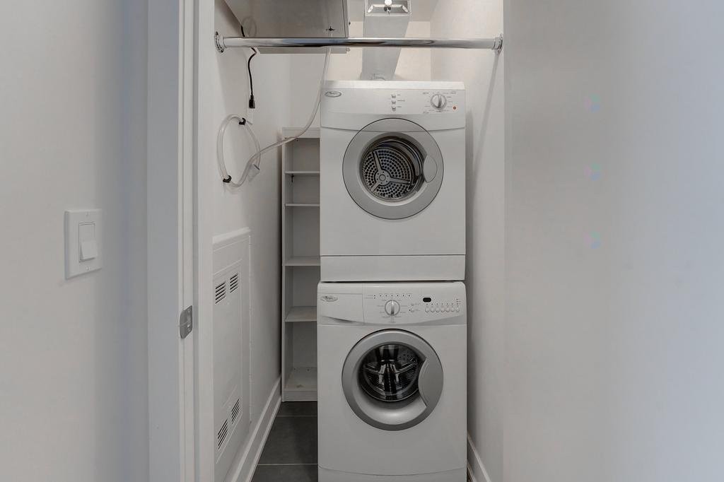 Salle de lavage - 408B-1400 Rue Ottawa, Montréal (Le Sud-Ouest), QC - Indoor Photo Showing Laundry Room