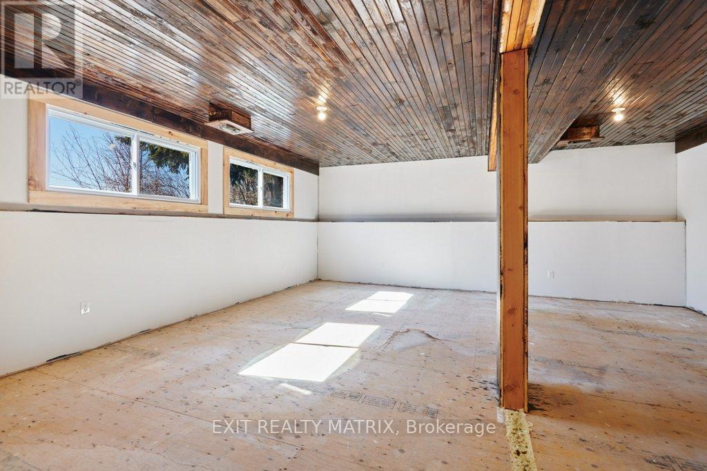 2750 Eldo Street, Ottawa, ON - Indoor Photo Showing Other Room