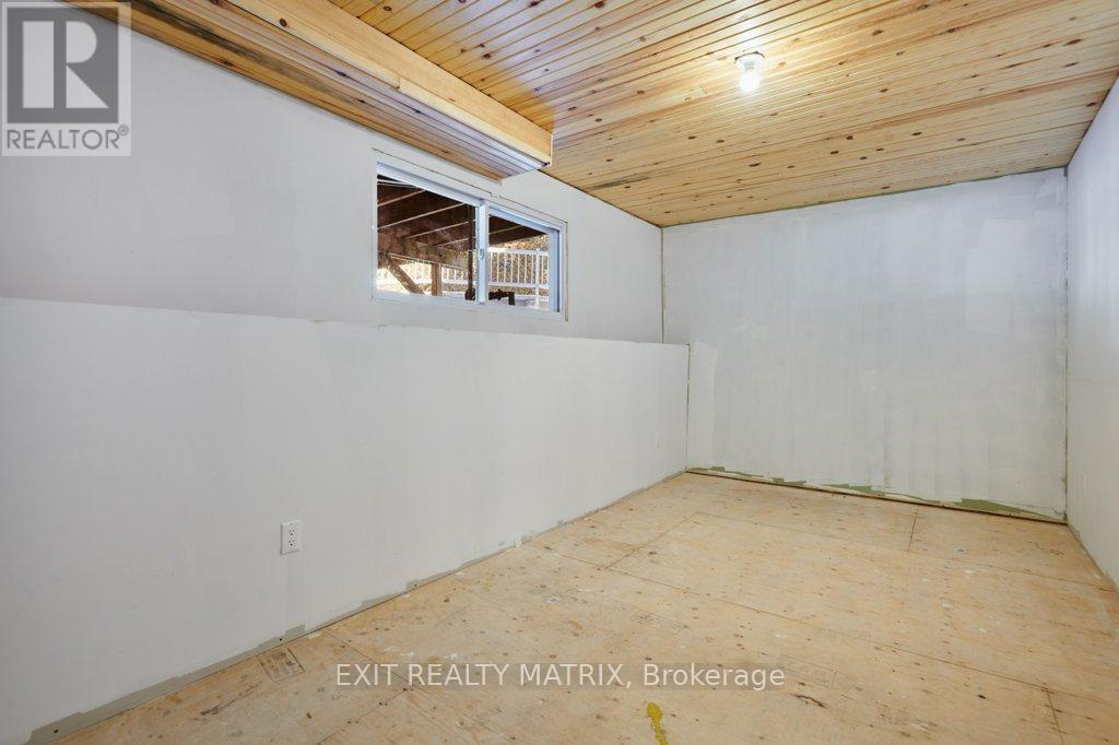 2750 Eldo Street, Ottawa, ON - Indoor Photo Showing Other Room