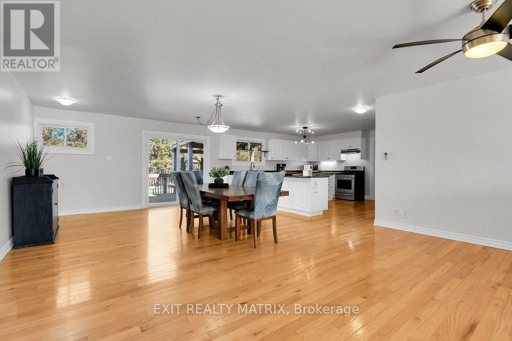 2750 Eldo Street, Ottawa, ON - Indoor Photo Showing Dining Room