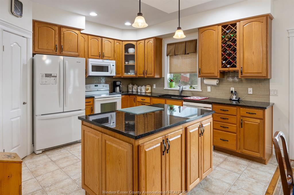 26 Marshwoods Boulevard, Kingsville, ON